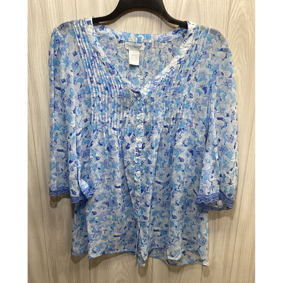Paragon Women's (Size M) 3/4 Sleeve V-Neck Shirt Lace & Textured Accent Floral